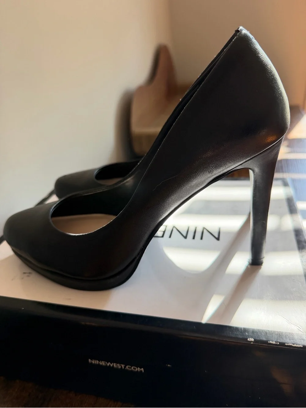 Nine West Black Leather Platform Pumps Heels Size 6M